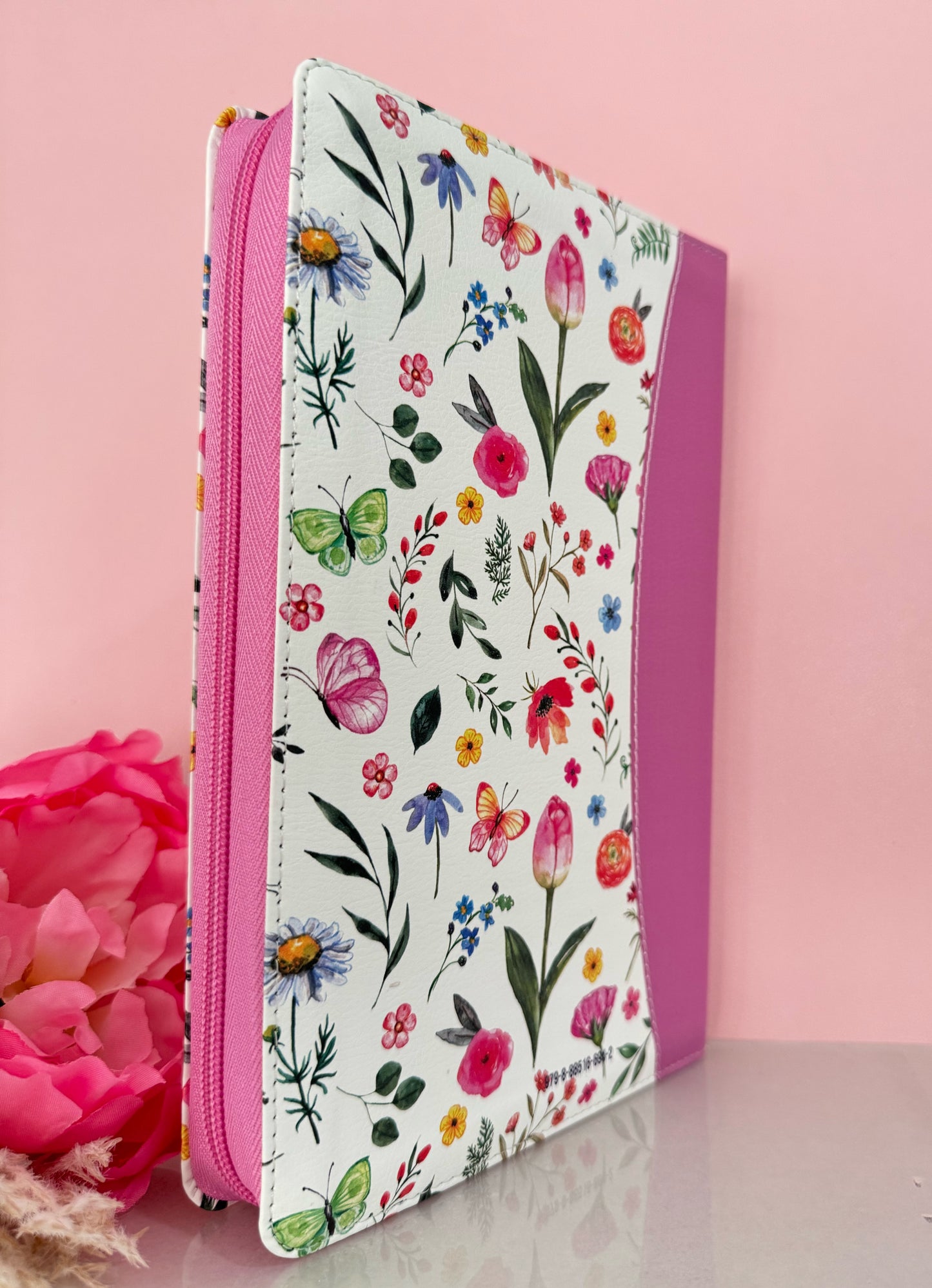 Biblia rosada canto floral personalizada con nombre