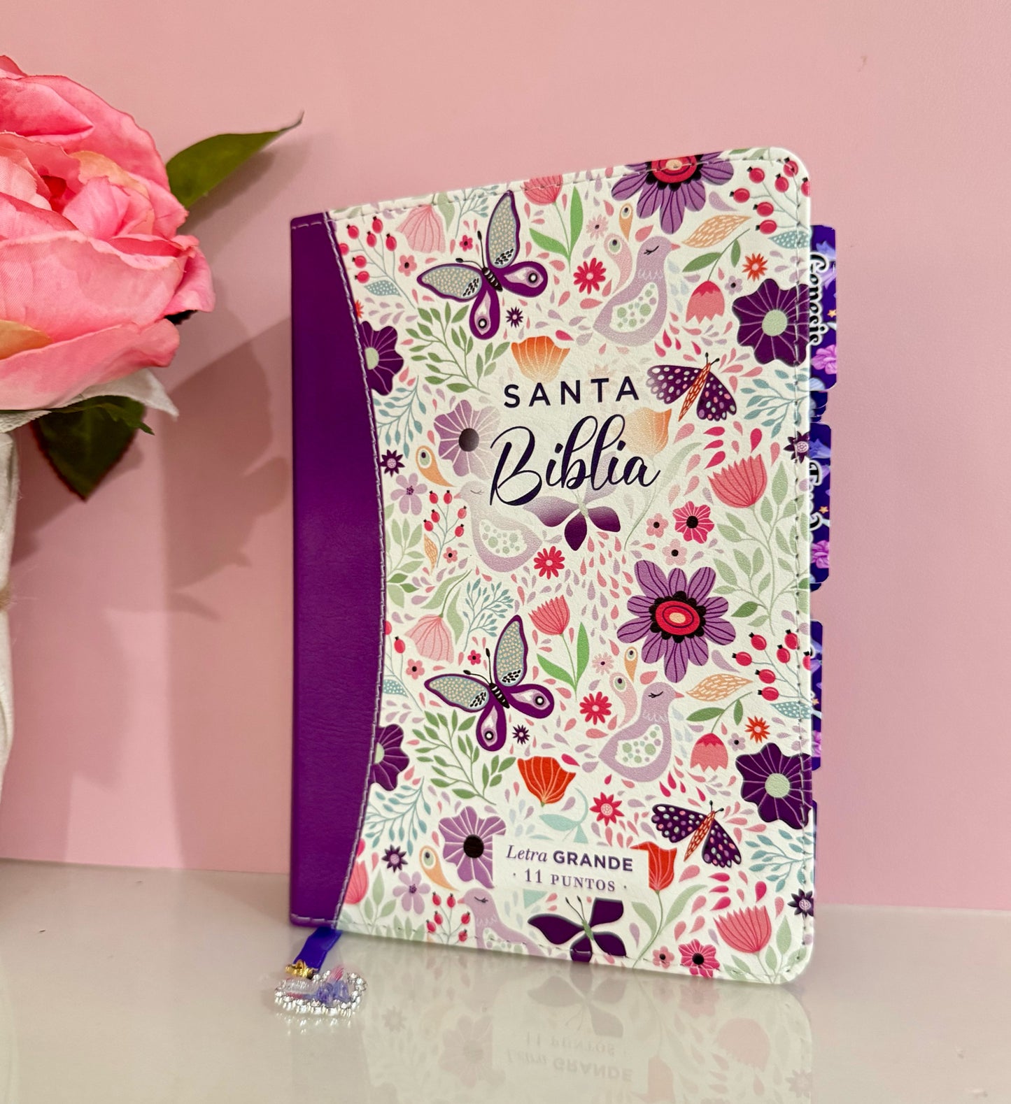 Biblia compacta Morada con mariposas